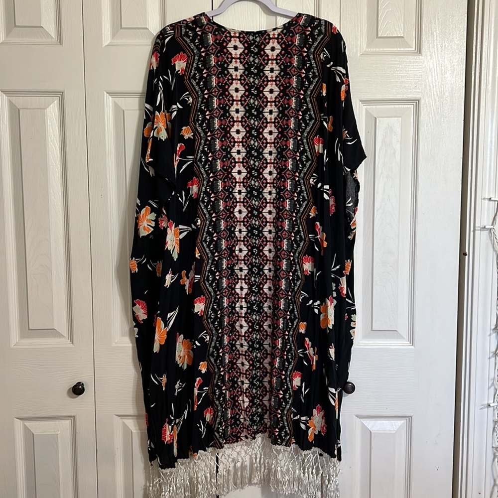 Gigio Black Floral Geometric Design Cardigan Vest Small (oversized) with Tassels - Picture 4 of 7